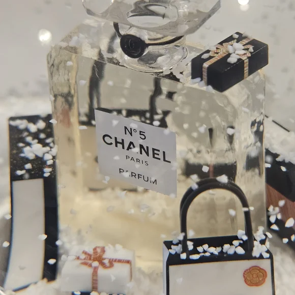 Chanel Snow #5 Gorgeous Snowglobe w/Box - Picture 6 of 9